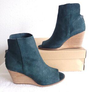 New Lucky Brand "Urbi" Peep-toe Wedge Booties in forest green leather